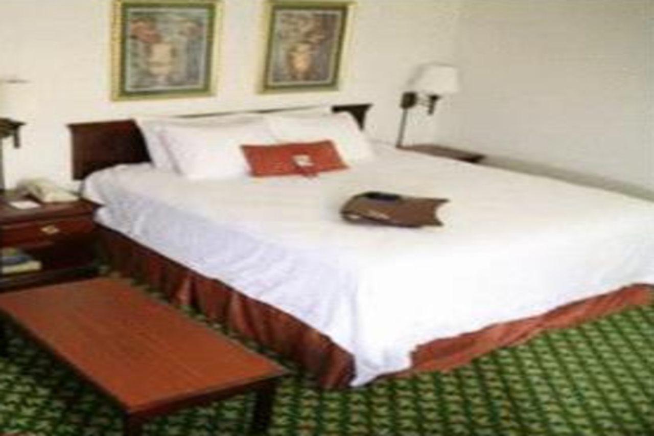 Hampton Huntsville-arsenal/south Parkway Hotel 3*